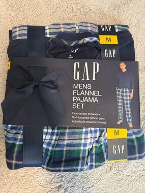 GAP Men’s Navy, Green & White Plaid Flannel Pajama Set - M